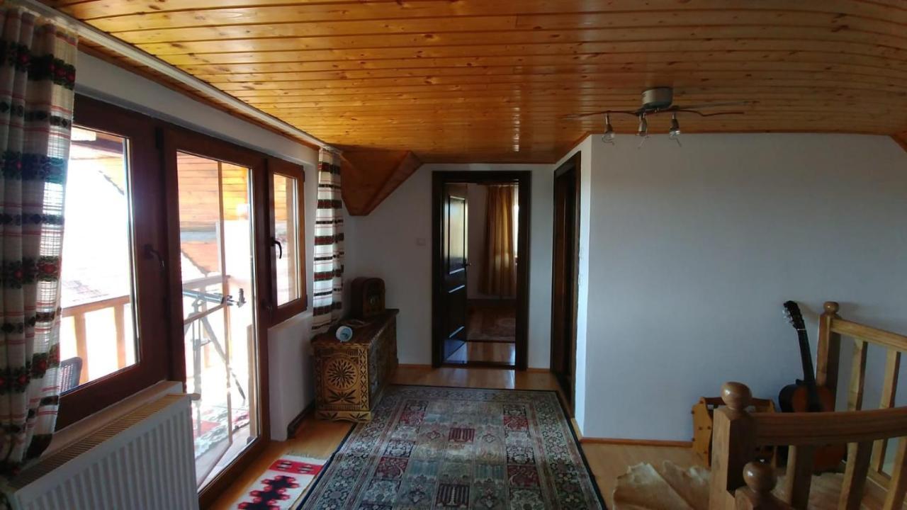 فيلا Casa Darius Novaci-Străini المظهر الخارجي الصورة