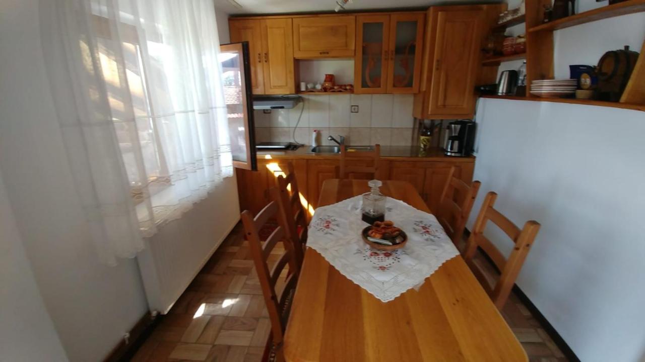 فيلا Casa Darius Novaci-Străini المظهر الخارجي الصورة