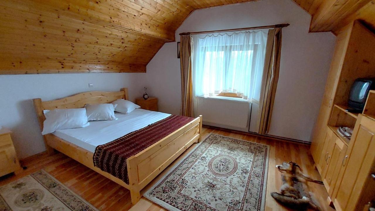 فيلا Casa Darius Novaci-Străini المظهر الخارجي الصورة