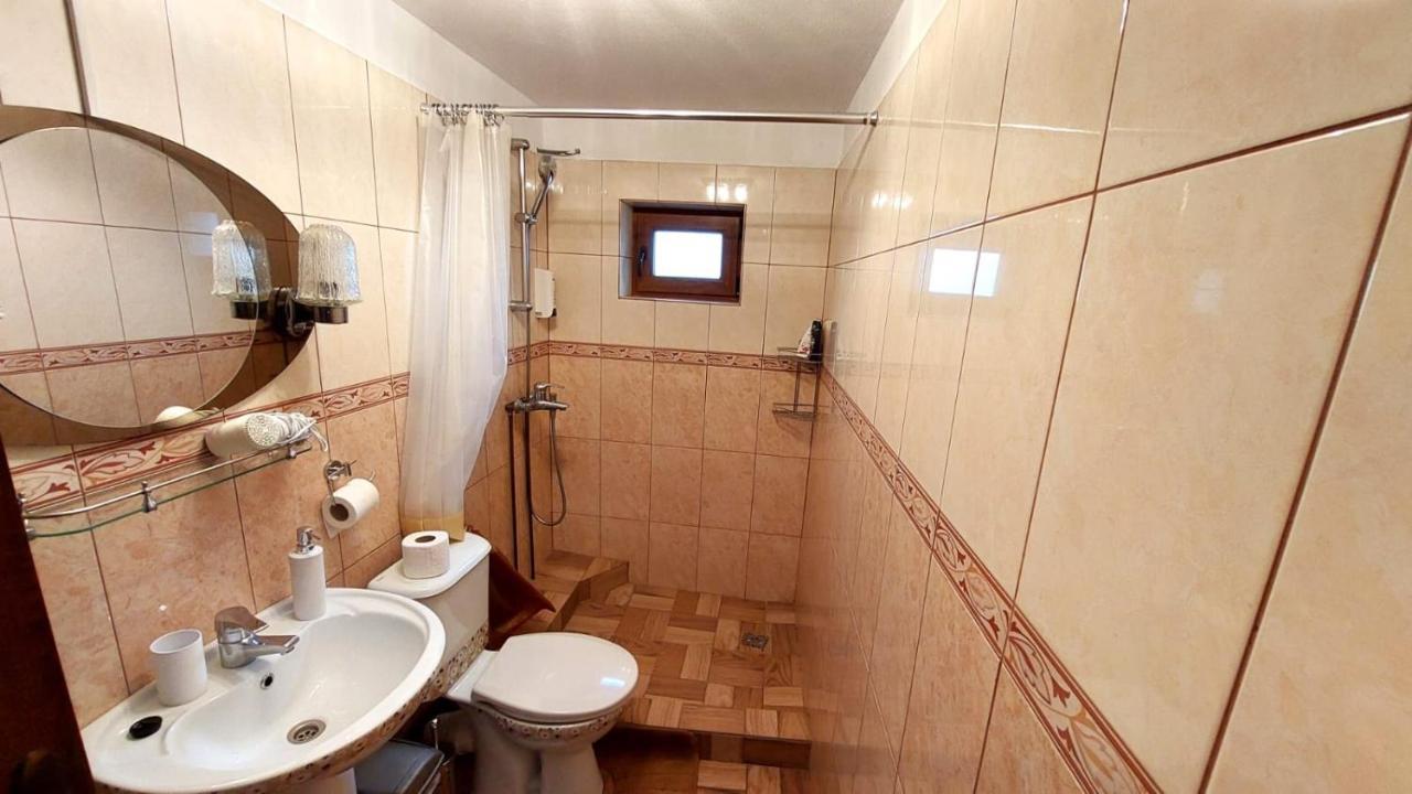 فيلا Casa Darius Novaci-Străini المظهر الخارجي الصورة