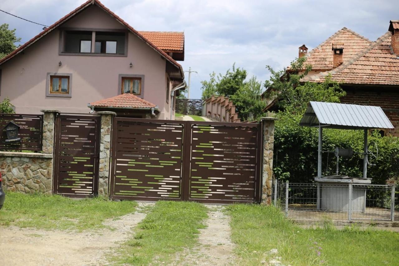 فيلا Casa Darius Novaci-Străini المظهر الخارجي الصورة